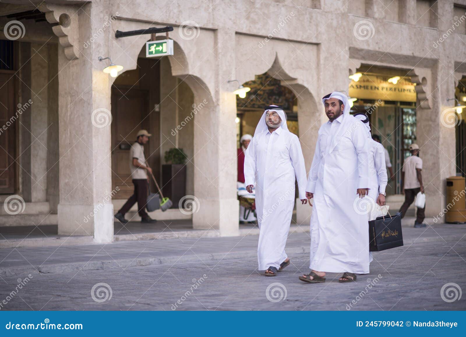 Qatari Locals in Traditional Attire. Editorial Photography - Image of ...