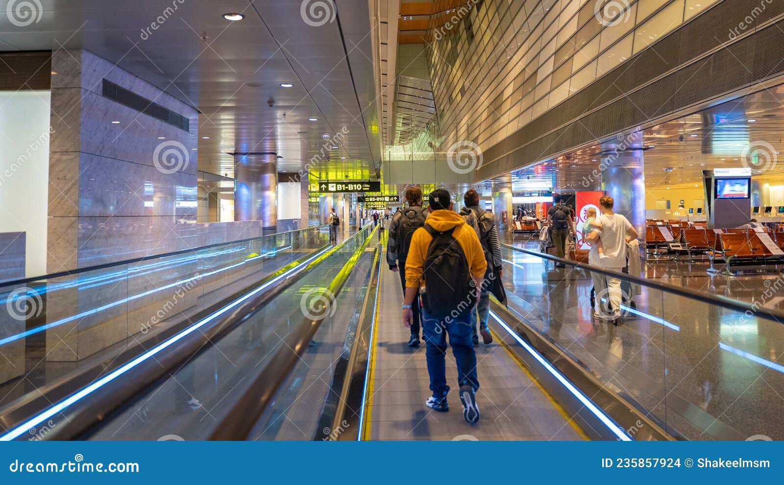 DOHA, QATAR November 16, 2021 : Many Travelers with the Masks in the Hamad International Airport Transit Terminal during the Stock Image - Image of business, destination: 235857924