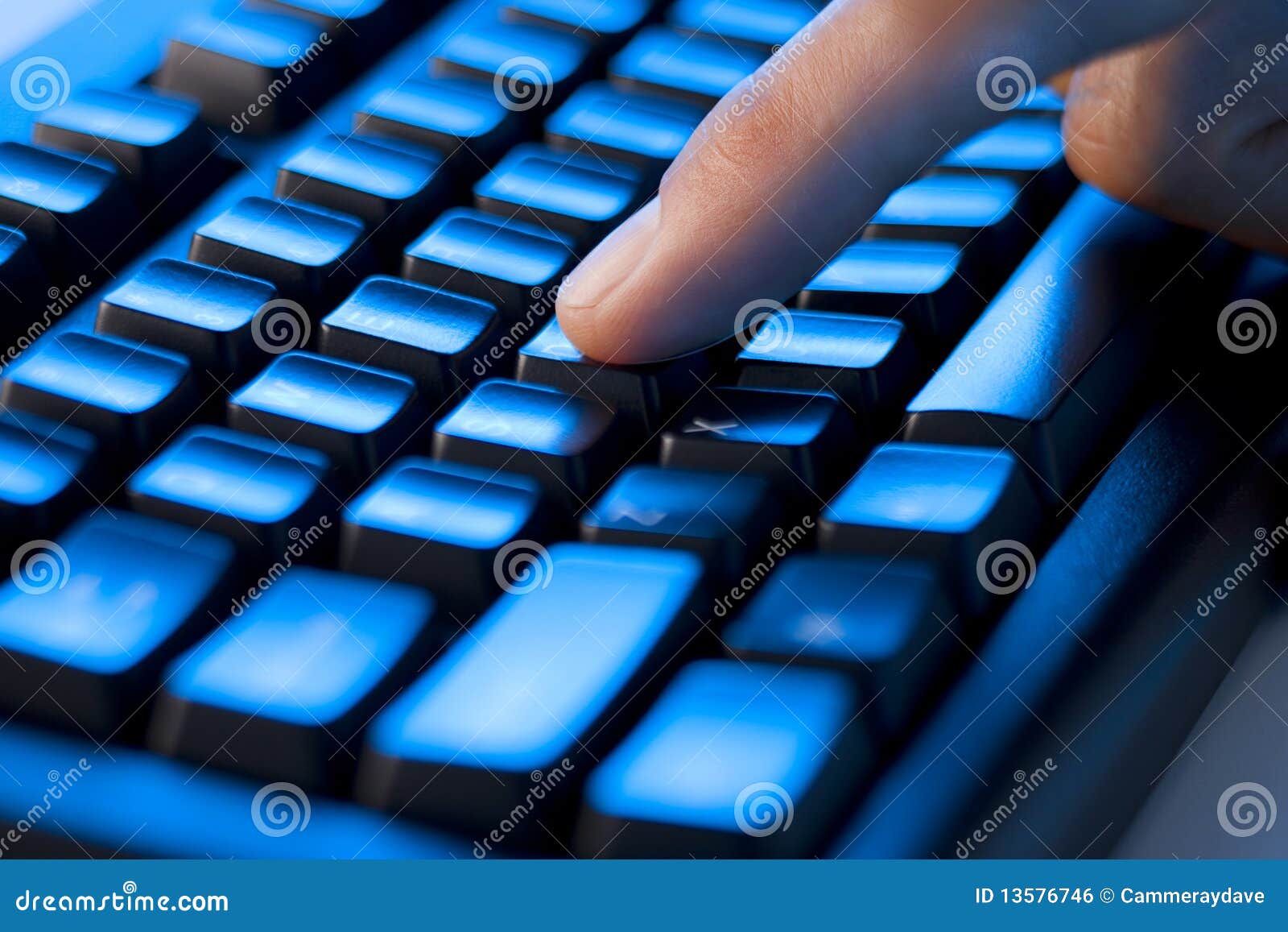 Doigt Sur Le Clavier D'ordinateur Photo stock Image du doigt