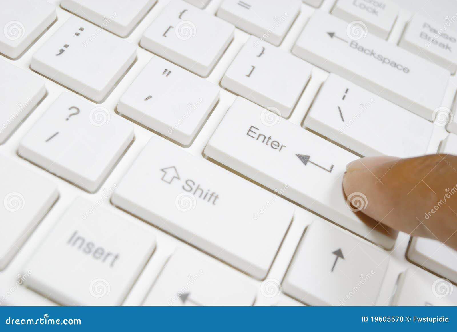 Doigt Sur Le Clavier D'ordinateur Blanc Photo stock Image du