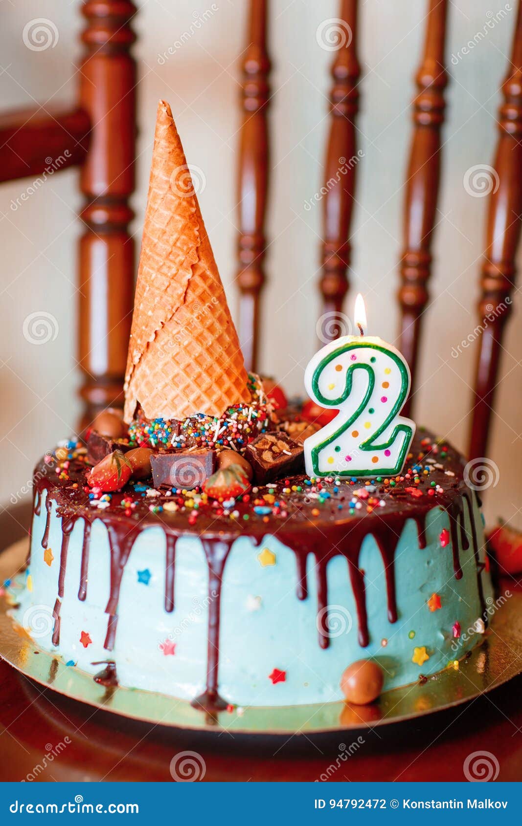 Candele Variopinte Di Compleanno Accese Immagine Stock - Immagine Di Illuminato, Stoppini: 54415391 - Foto 13