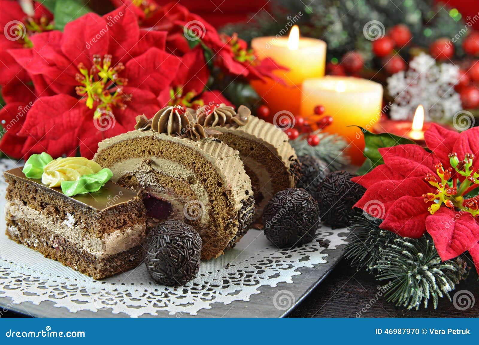 Stella Di Natale Al Cioccolato.Dolci E Dolci Di Cioccolato Con Le Decorazioni Di Natale Fotografia Stock Immagine Di Candela Fine 46987970