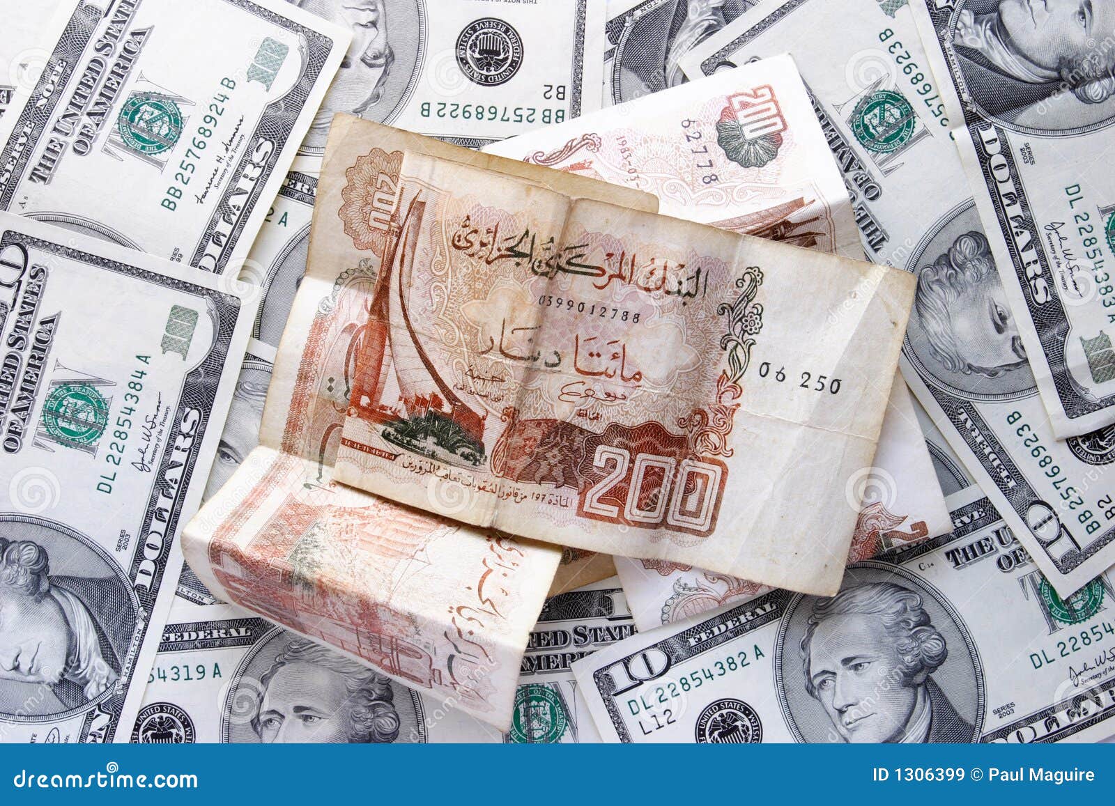 Dollars Et Dinar Image Stock Image Du Changement Alg rien 1306399 dollars-et-dinar-image-stock-image-du-changement-alg-rien-1306399