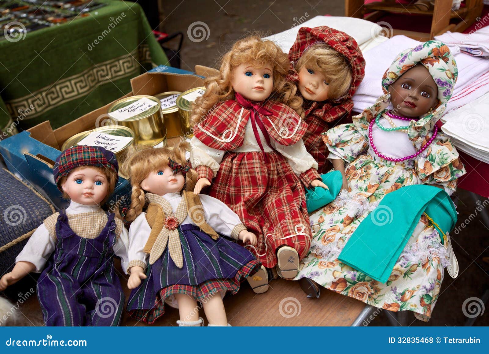 Dolls market hamper