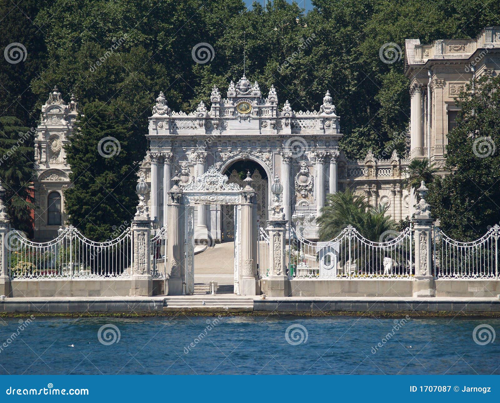 dolmabahce palace in istanbul