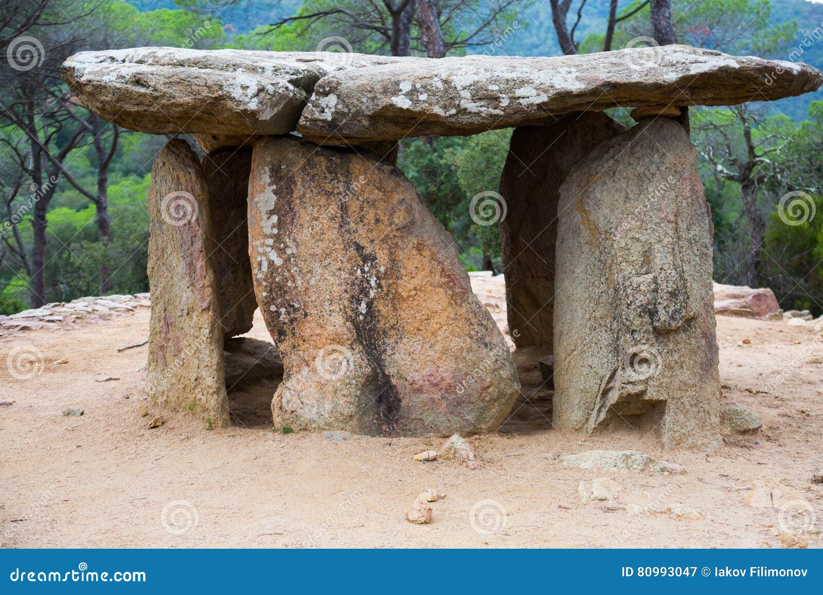 Dolmen de Pedra Gentil在卡塔龙尼亚在西班牙