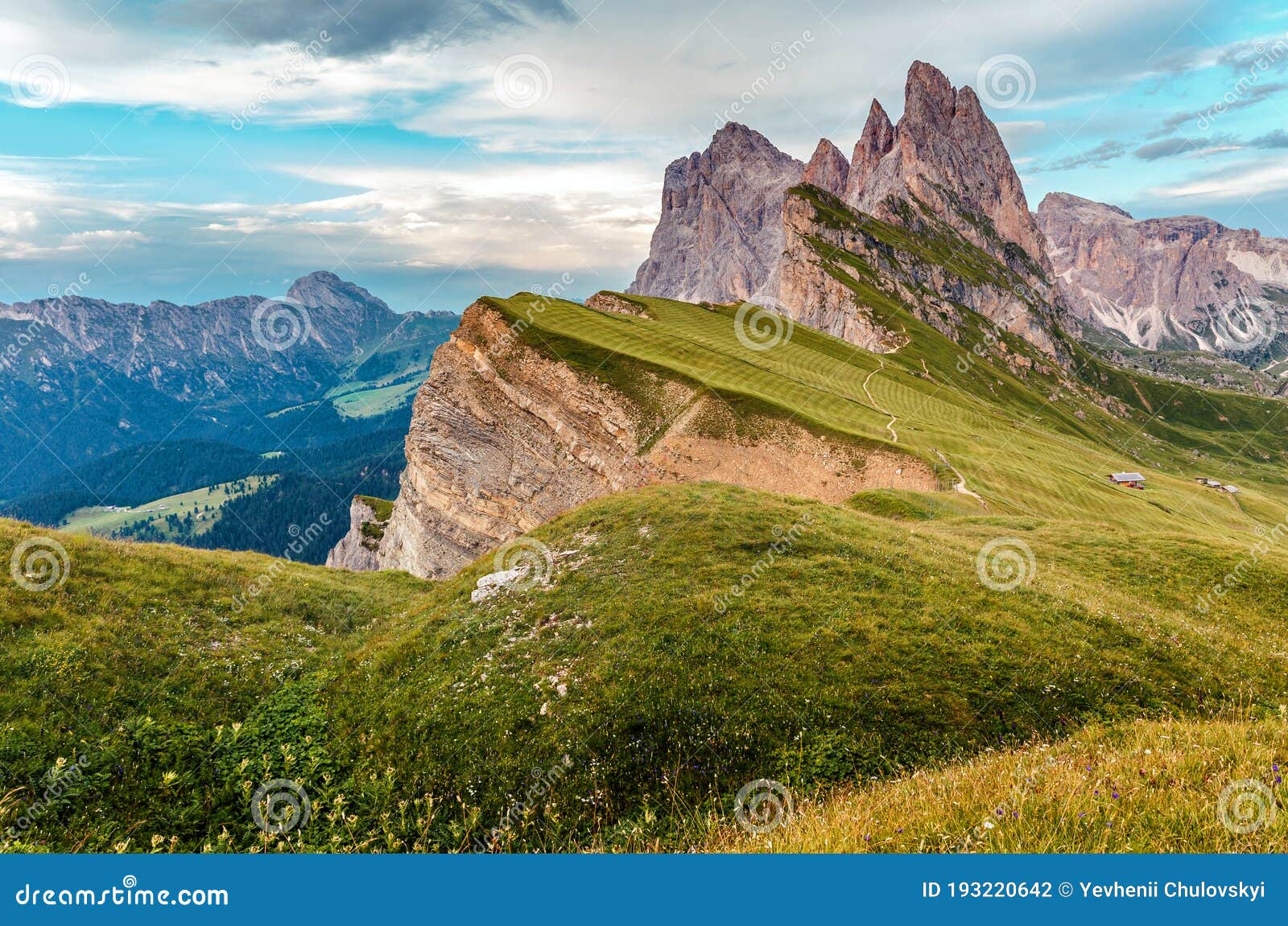 Installere ledsager Forskel Dolomite Landscape. Dolomites Alps. Italy. Odle Mountains Chain Separating  the Funes Valley from the Gardena Valley Stock Photo - Image of camping,  secede: 193220642