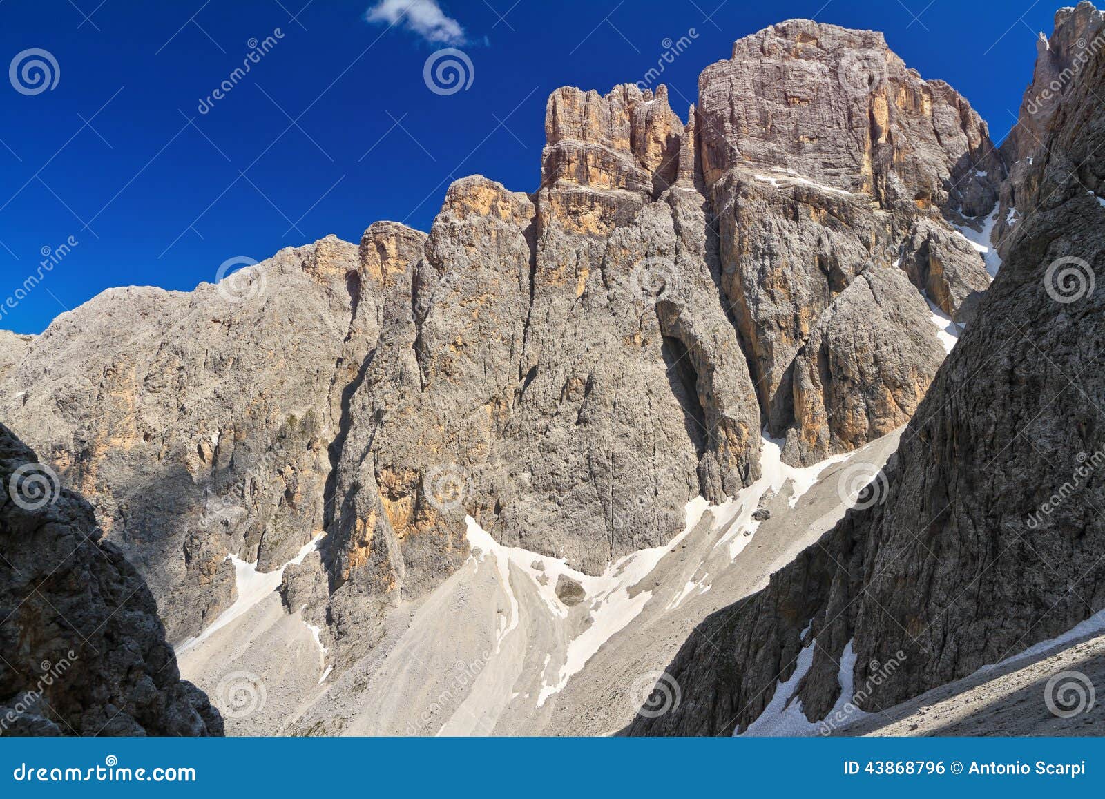 Dolomiti - Piz a Dinamarca Lech. Pico de Piz a Dinamarca Lech na montagem de Sella do vale de Mezdi, dolomites italianas