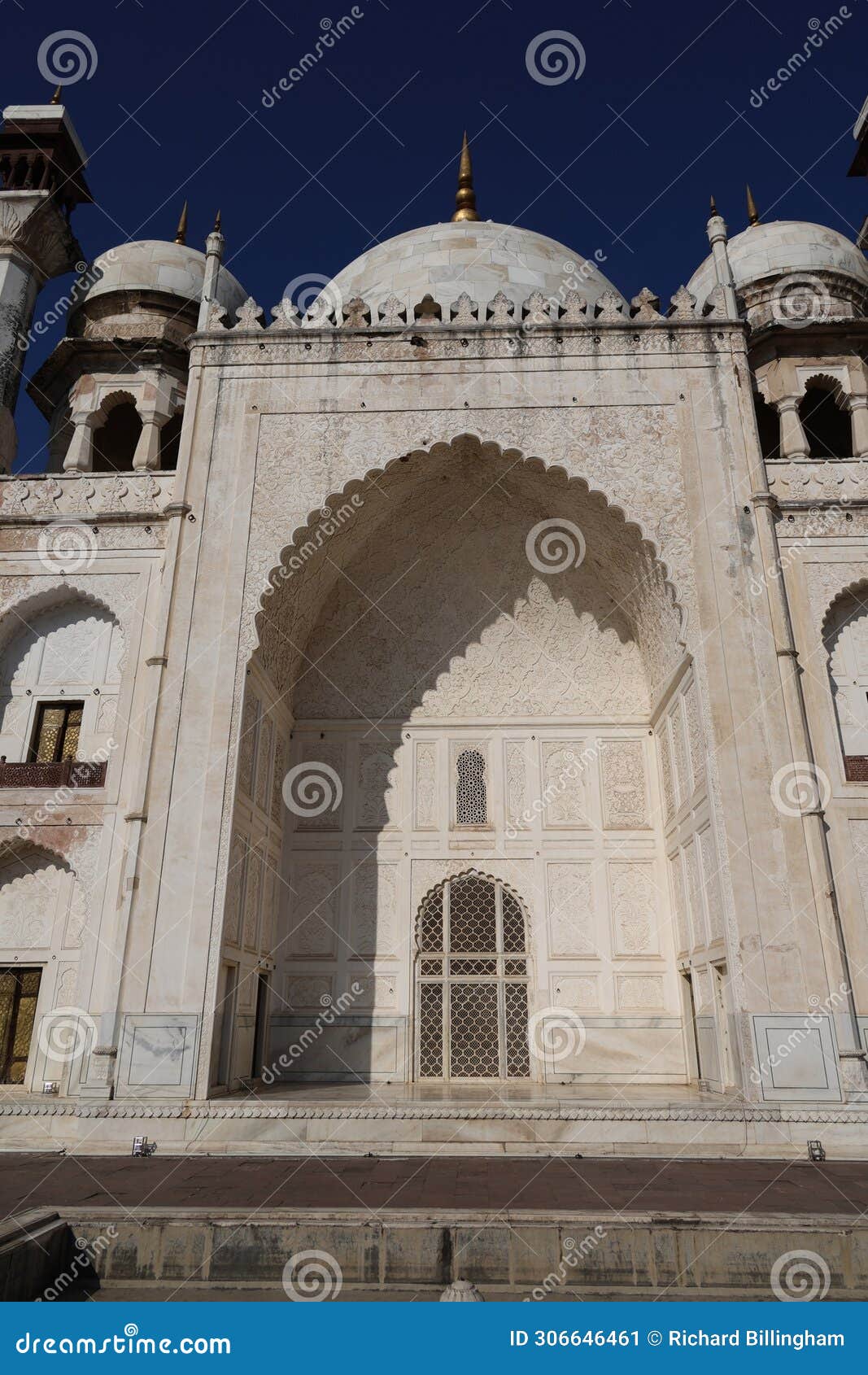 domes, bini-ka maqbaba mausoleum, aurangabad, maharashtra, india