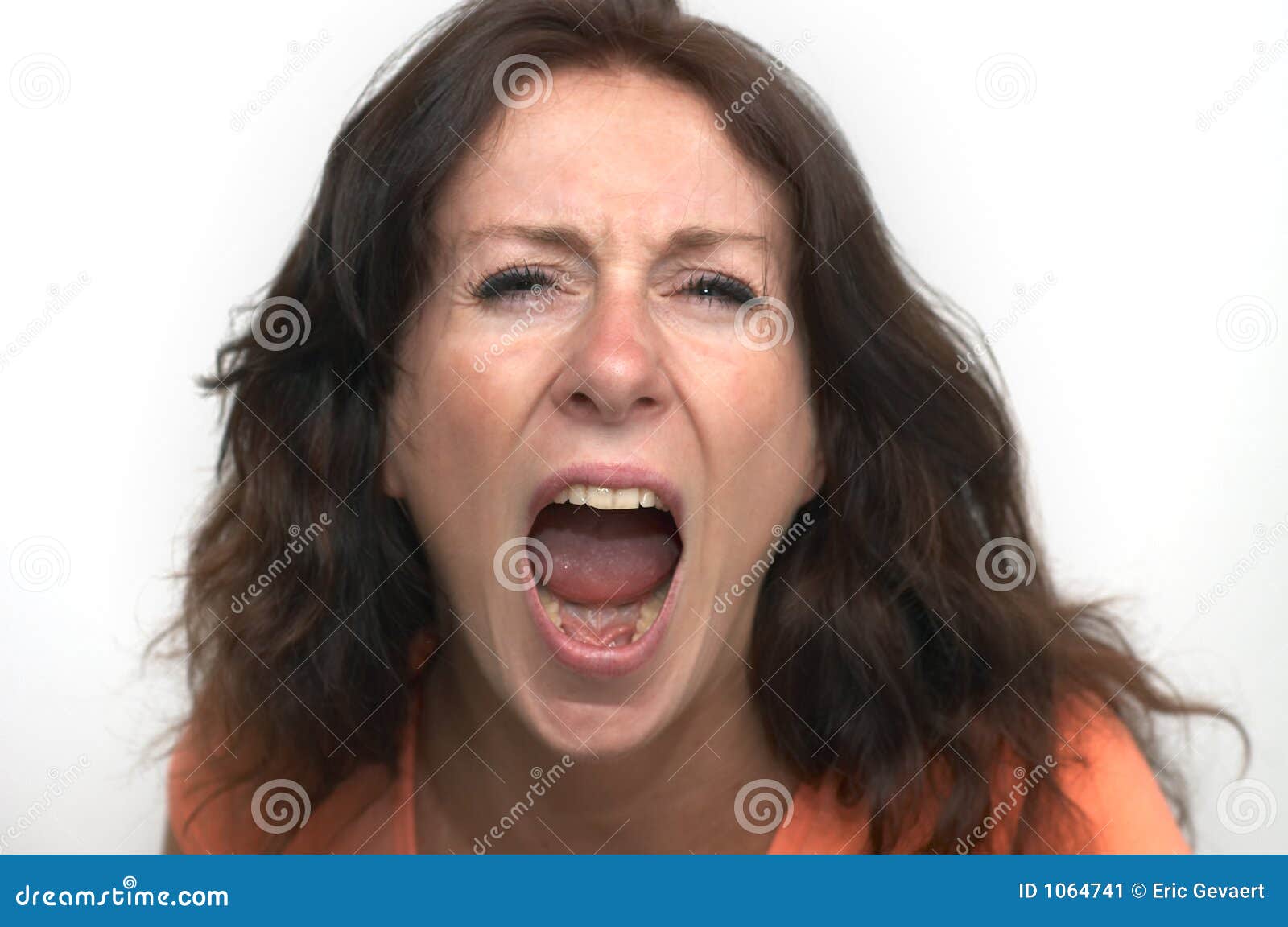 Сюрприз зрелые. Сердитая женщина. Сердитая женщина стоковые фото. Woman tongue. Angry face photo woman.