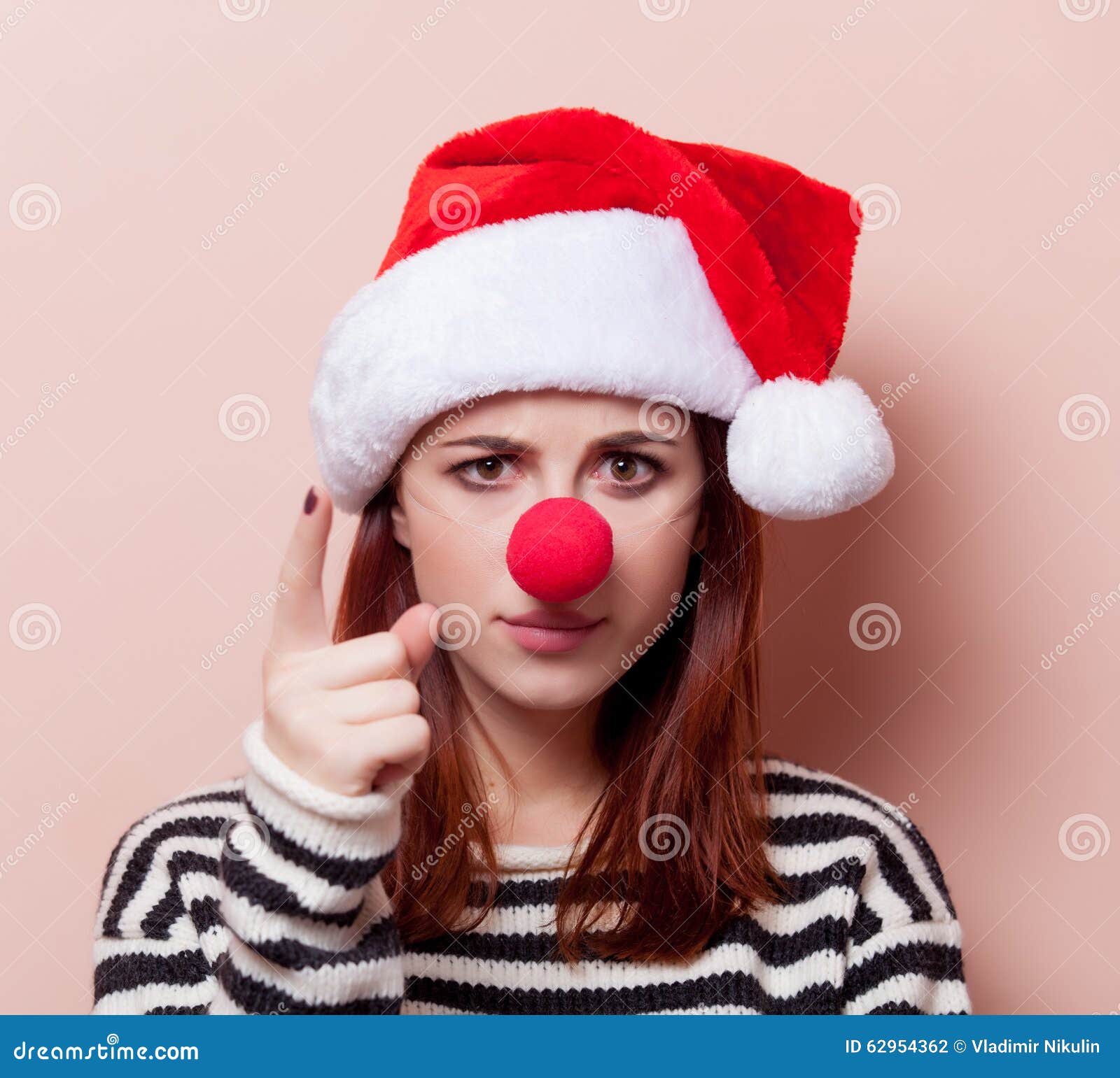 Donna Con Il Naso Rosso Del Pagliaccio Fotografia Stock - Immagine di  donna, naso: 62954362