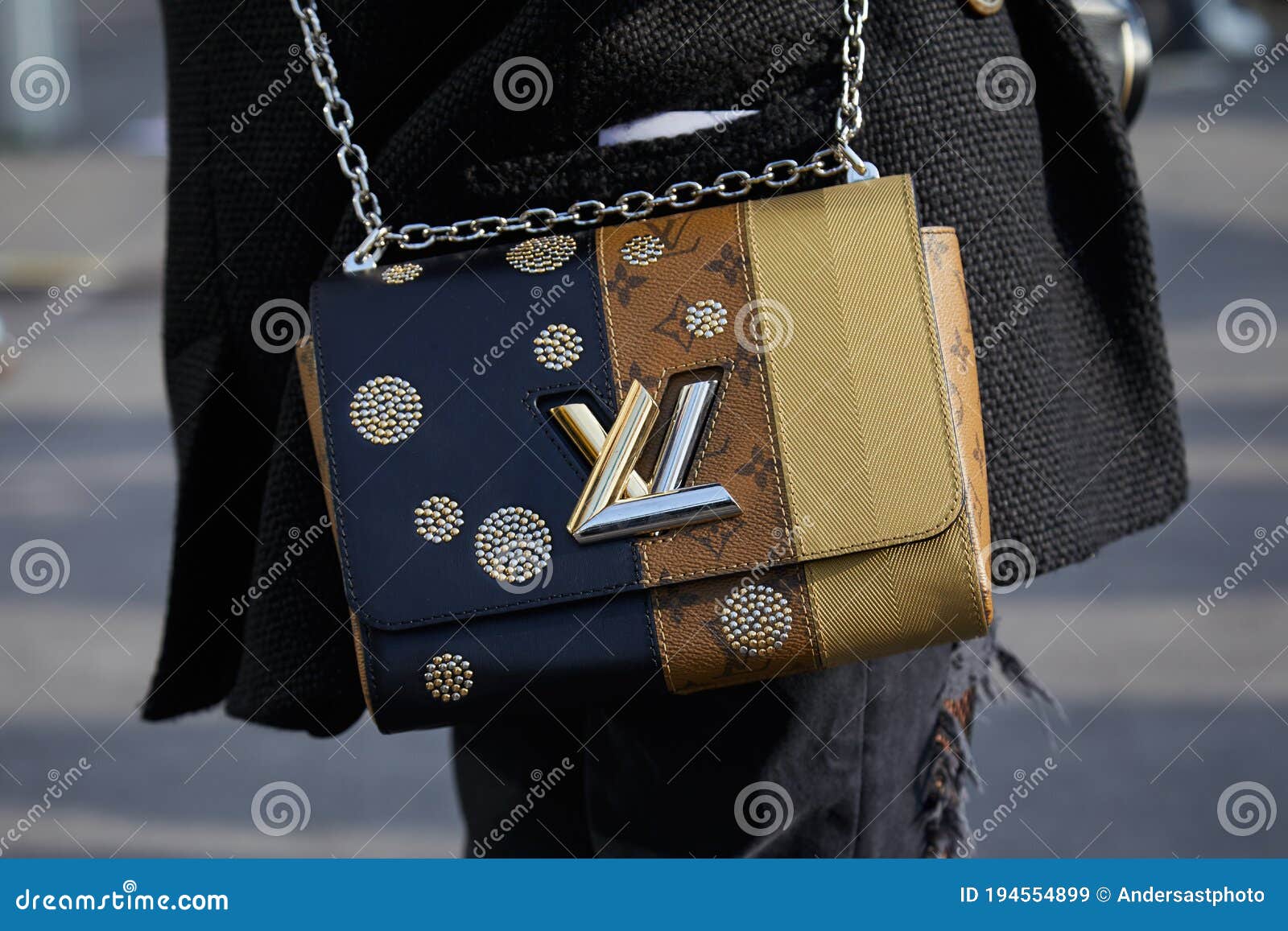 marrone louis vuitton logo