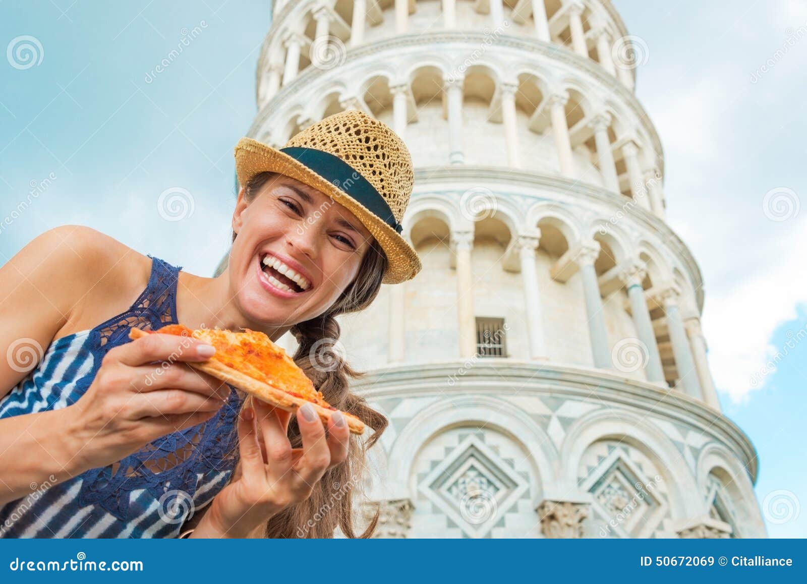 Donna Con Pizza Davanti Alla Torre Pendente Di Pisa Immagine Stock -  Immagine di architettura, estate: 50672069