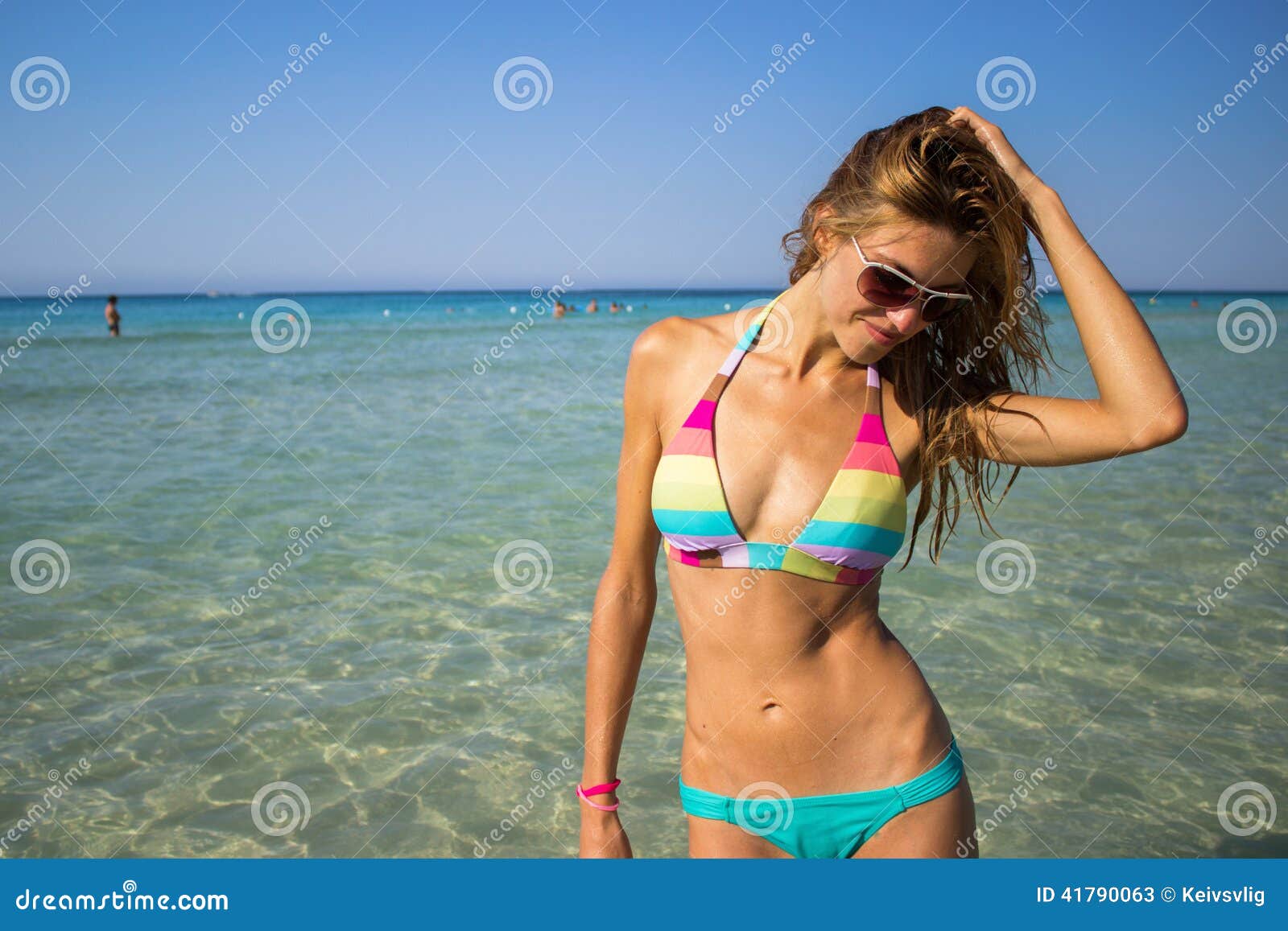 Donna Del Bikini Di Estate Bella Immagine Stock Immagine di verde