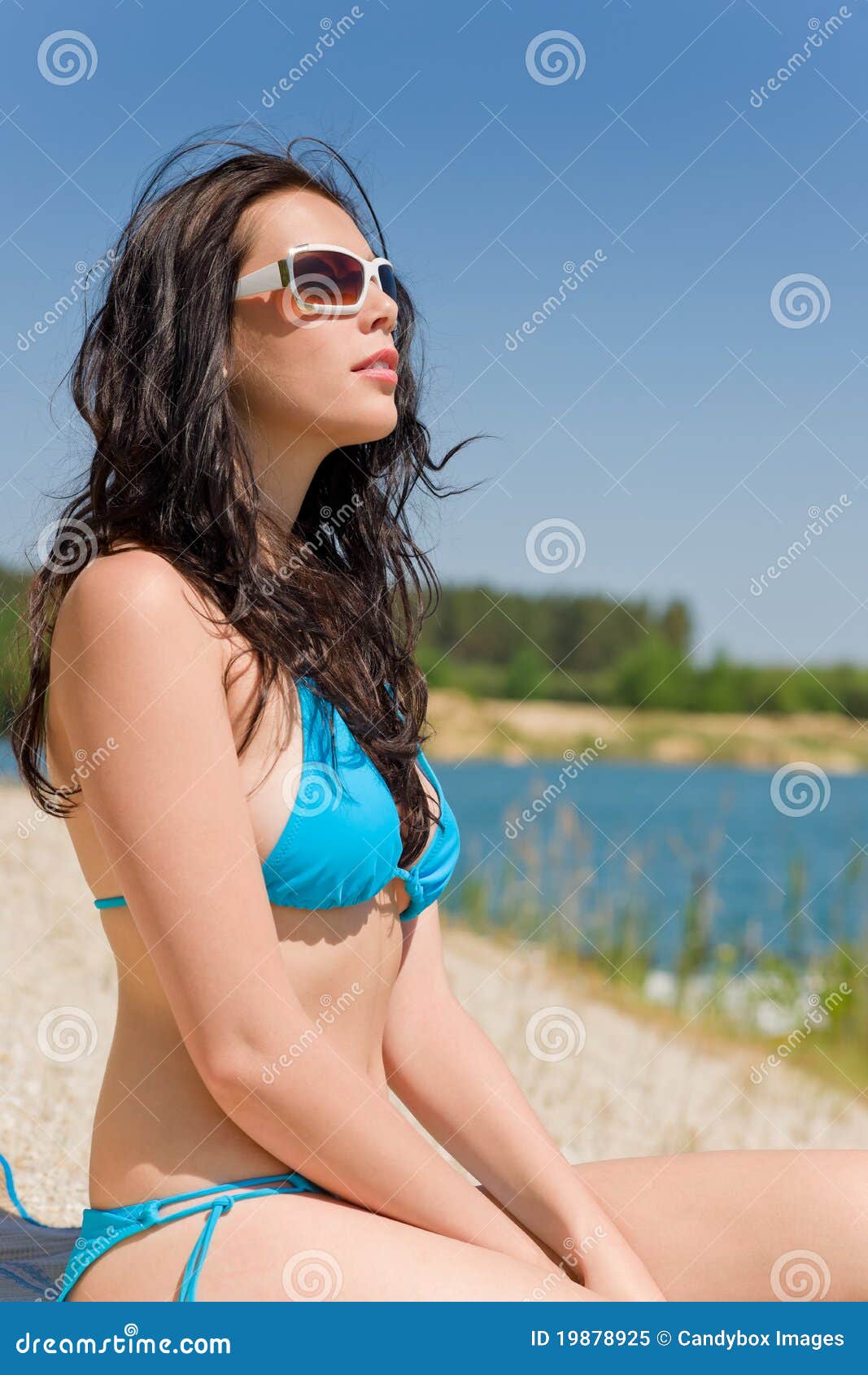 Donna Della Spiaggia Di Estate in Bikini Blu Immagine Stock Immagine