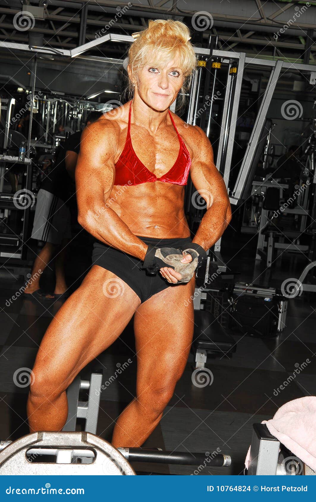 Donna di Bodybuilding. fotografia stock. Immagine di attività - 10764824
