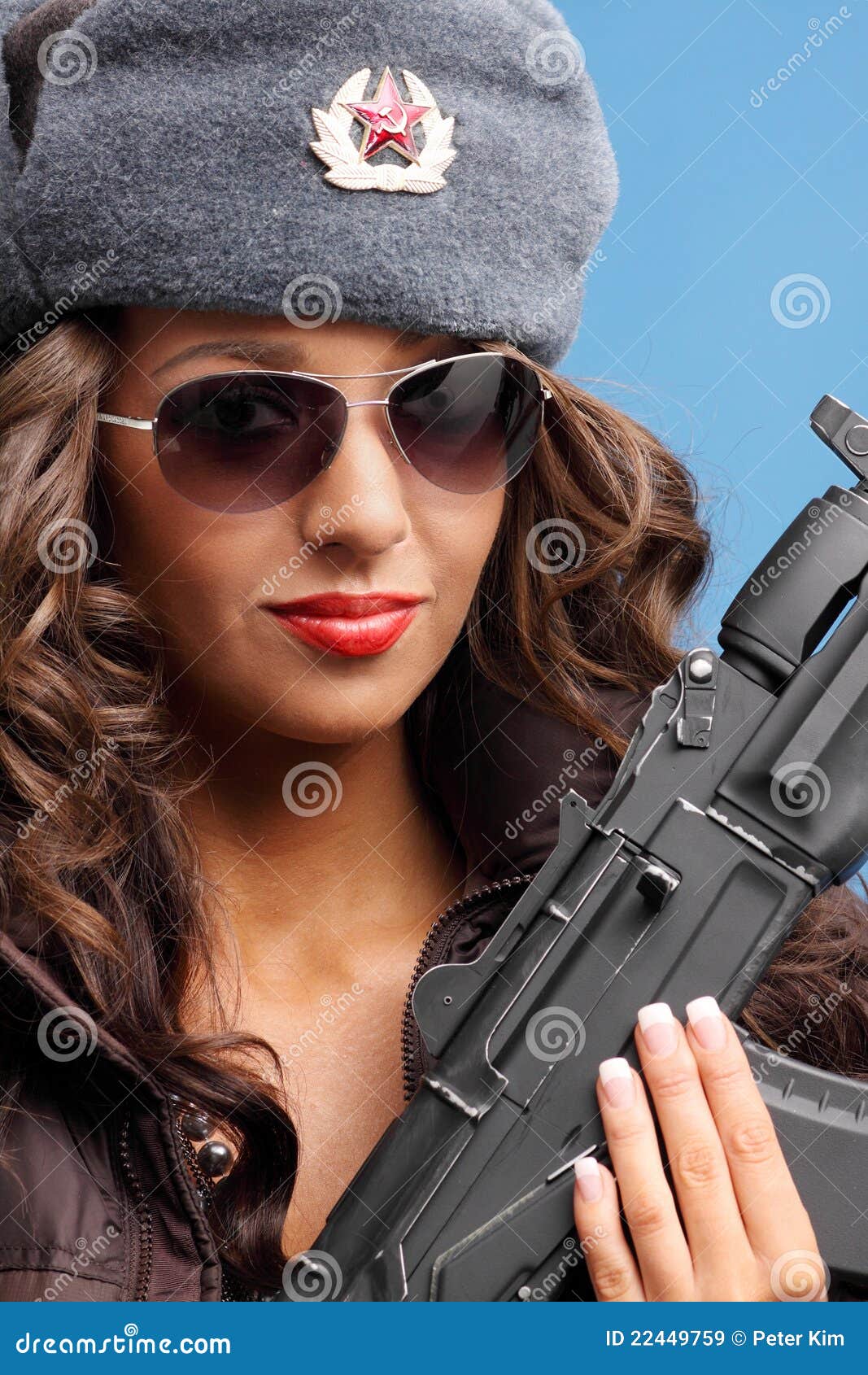 Donna Russa Con Il Fucile Immagine Stock Immagine Di Emblema 22449759 Dagli anni novanta e' in costante crescita. dreamstime