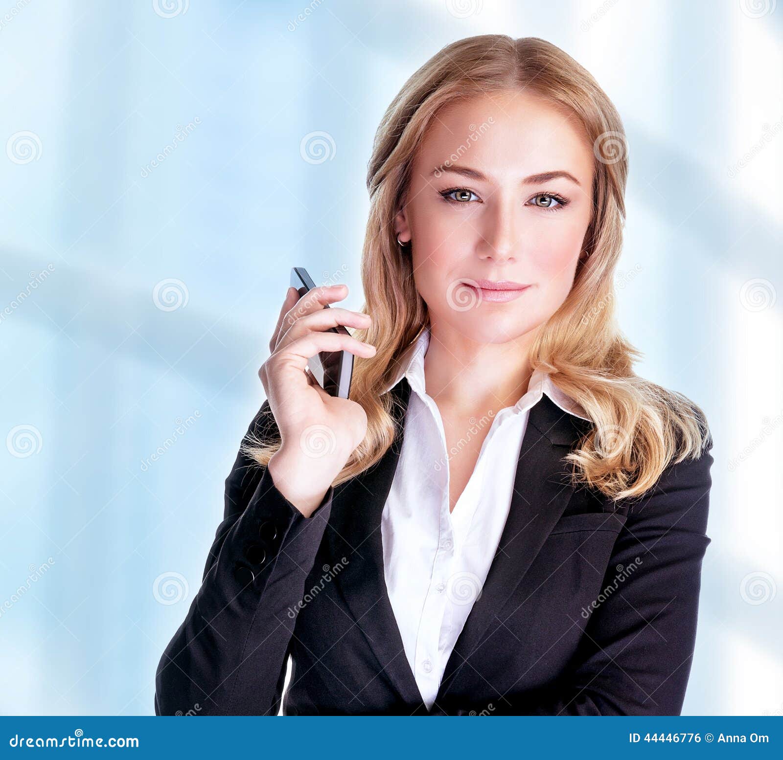 Donna sicura di affari fotografia stock. Immagine di carriera - 44446776