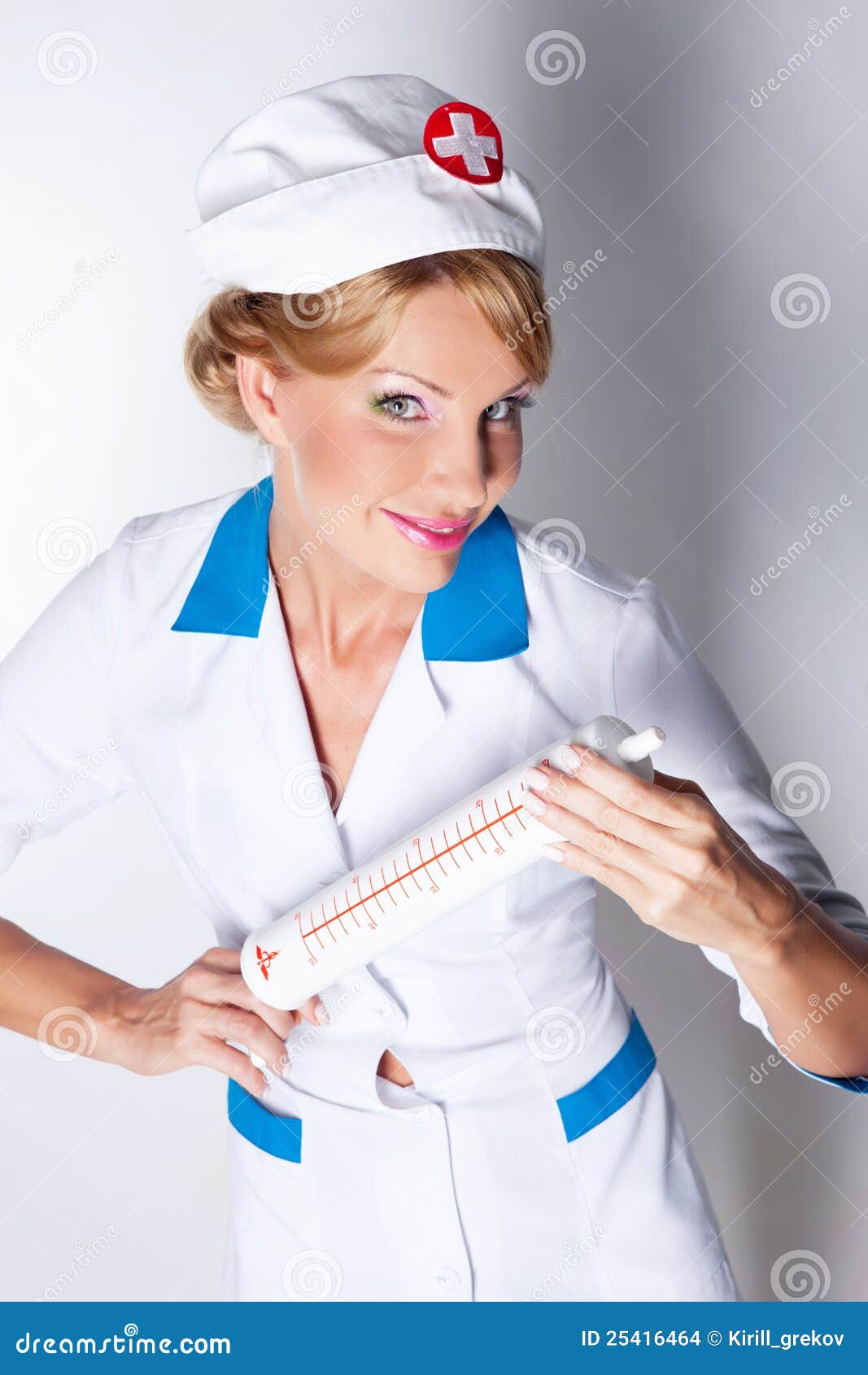 Donna in Vestito Dall'infermiera Fotografia Stock - Immagine di ragazza,  signora: 25416464