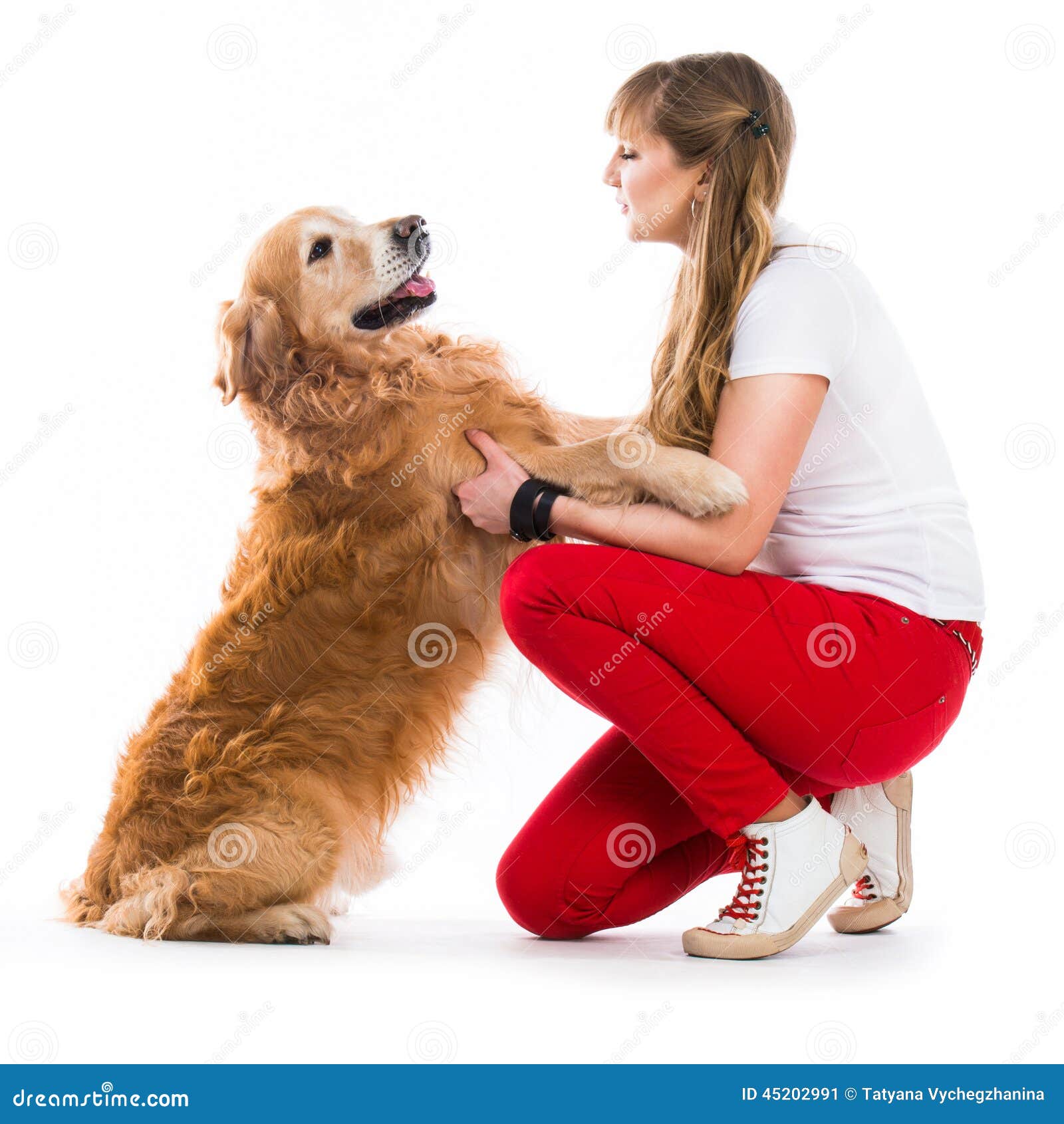Donne Che Scopano Con Cane Donne Felici Con Il Suo Cane Immagine Stock - Immagine di prosperitÃ