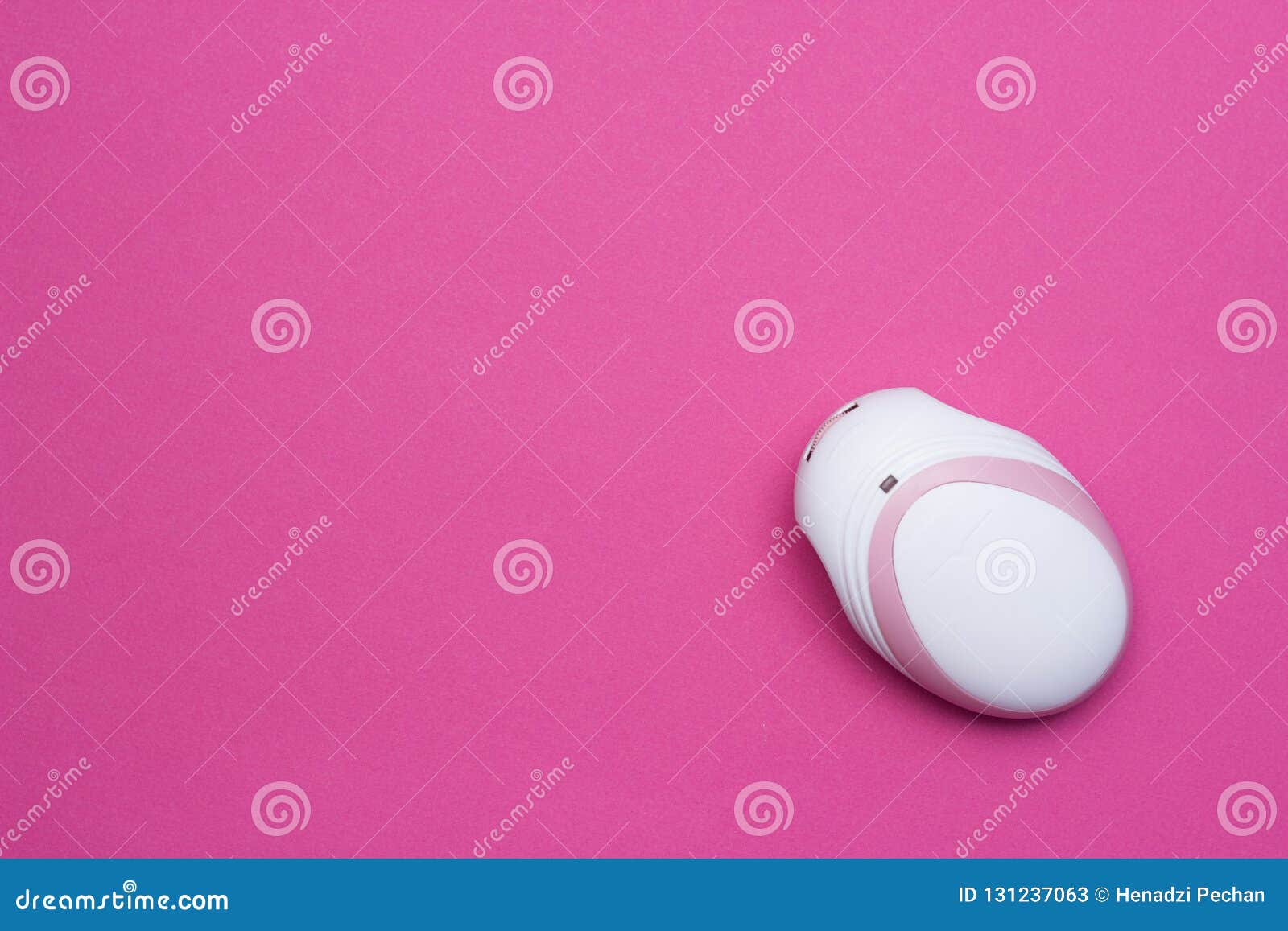 https://thumbs.dreamstime.com/z/doppler-fetal-para-escuchar-en-el-latido-del-coraz%C3%B3n-de-un-beb%C3%A9-embarazada-primer-fondo-rosado-espacio-la-copia-instrumento-131237063.jpg