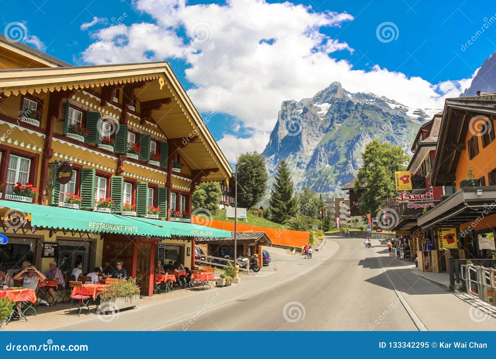 阿尔卑斯山脚下的瑞士小镇 格林德瓦Grindel… - 堆糖，美图壁纸兴趣社区