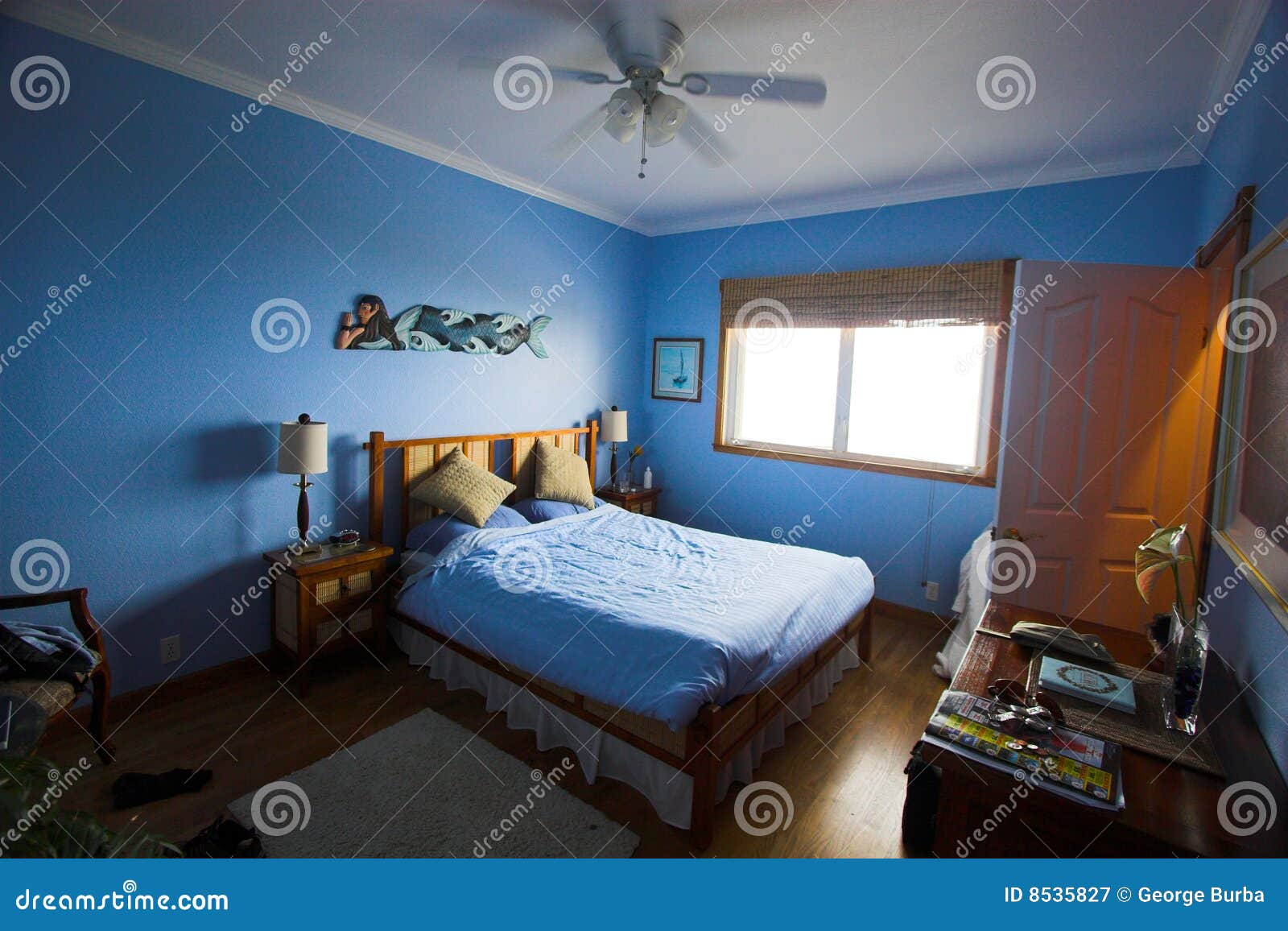 Dormitorio azul imagen de archivo. Imagen de resto, decorating - 8535827