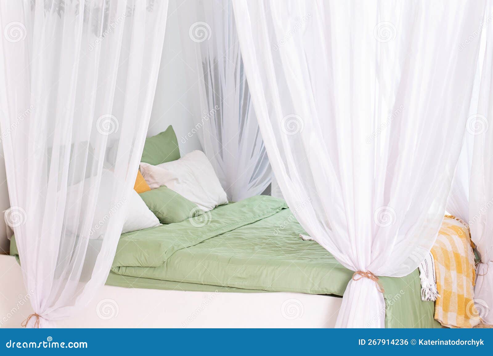 https://thumbs.dreamstime.com/z/dormitorio-blanco-moderno-de-estilo-andinaviaco-con-cama-cortinas-blancas-que-fluyen-habitaci%C3%B3n-dise%C3%B1o-boho-interior-c%C3%B3moda-y-267914236.jpg