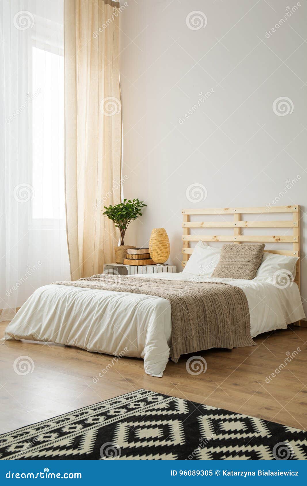 Dormitorio Minimalista Beige Y Blanco Imagen De Archivo Imagen De Estilo Muebles 96089305