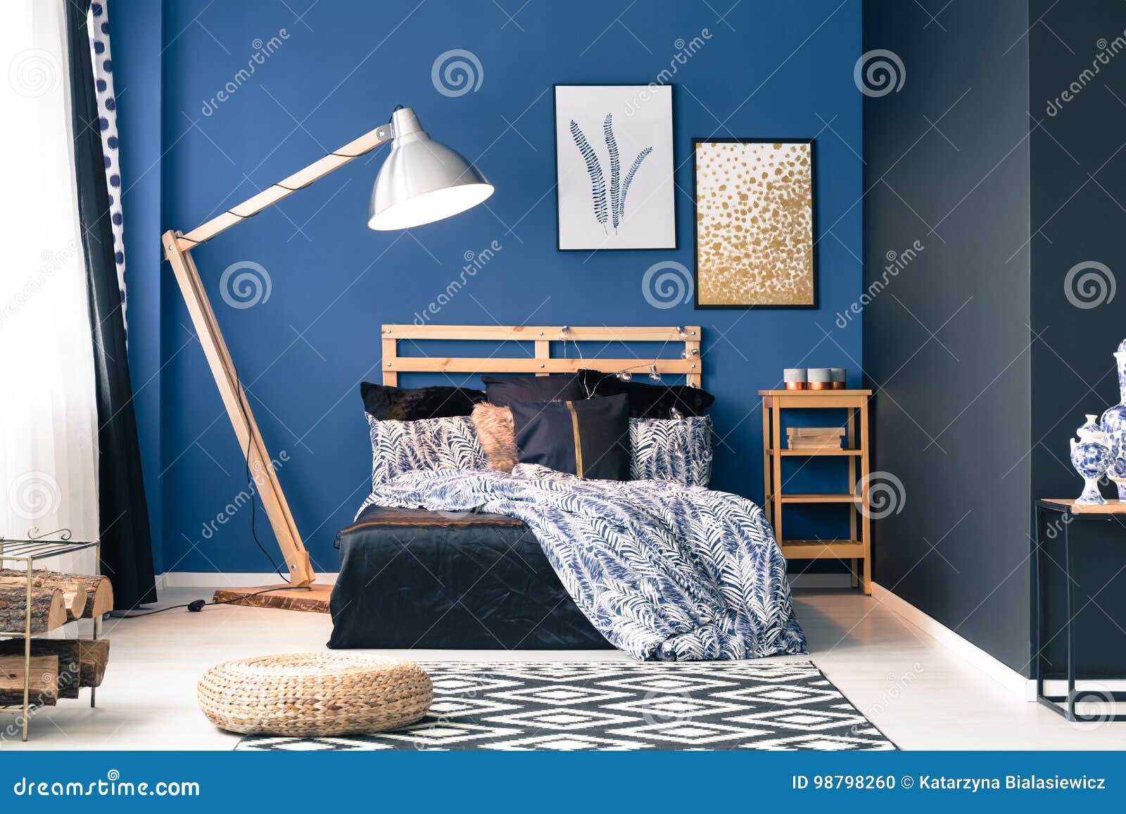 Dormitorio Principal Azul Oscuro Foto de archivo - Imagen de piel,  interior: 98798260, image size:1600x1157