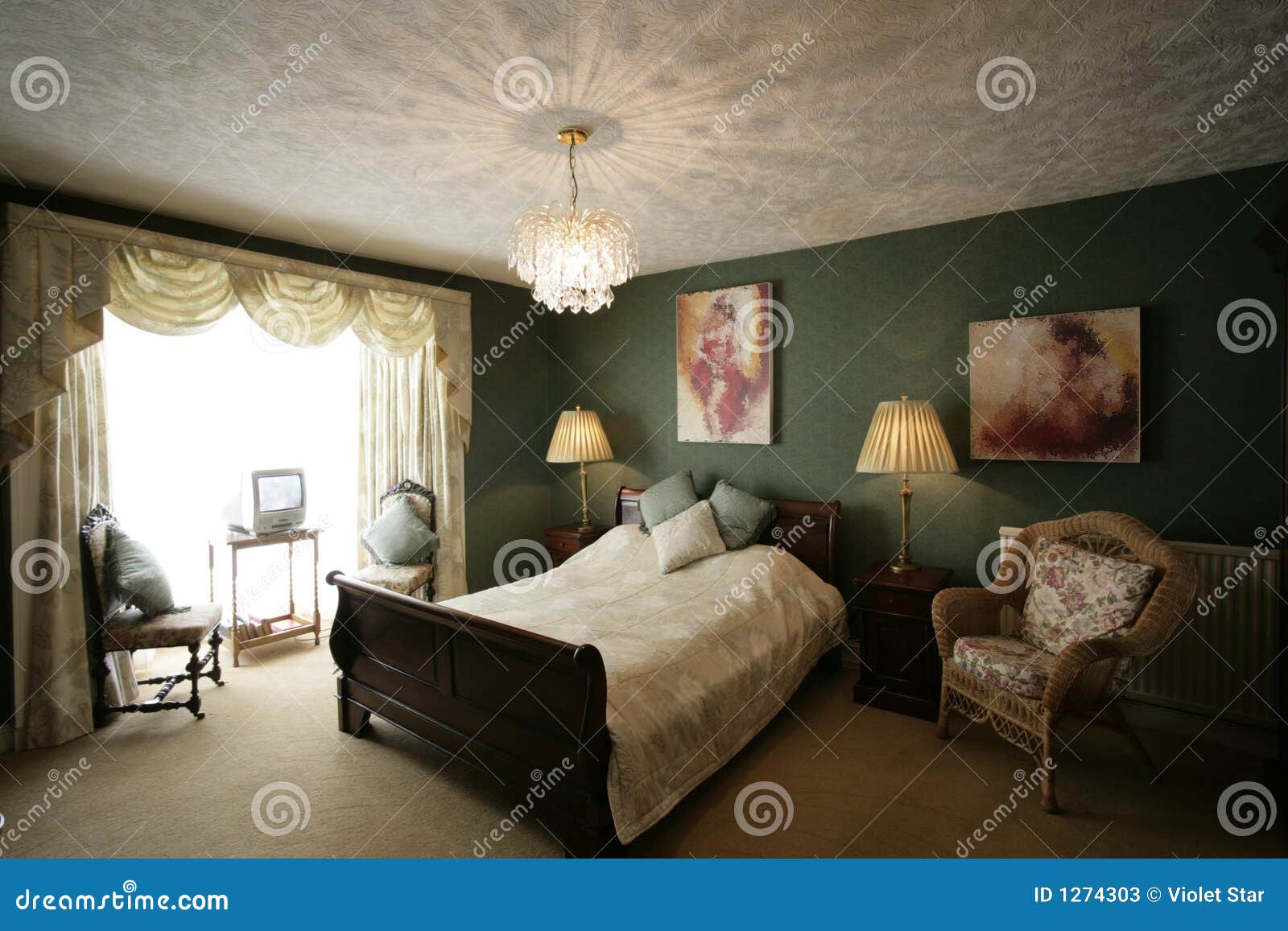 Dormitorio verde imagen de archivo. Imagen de hotel, ashley - 1274303