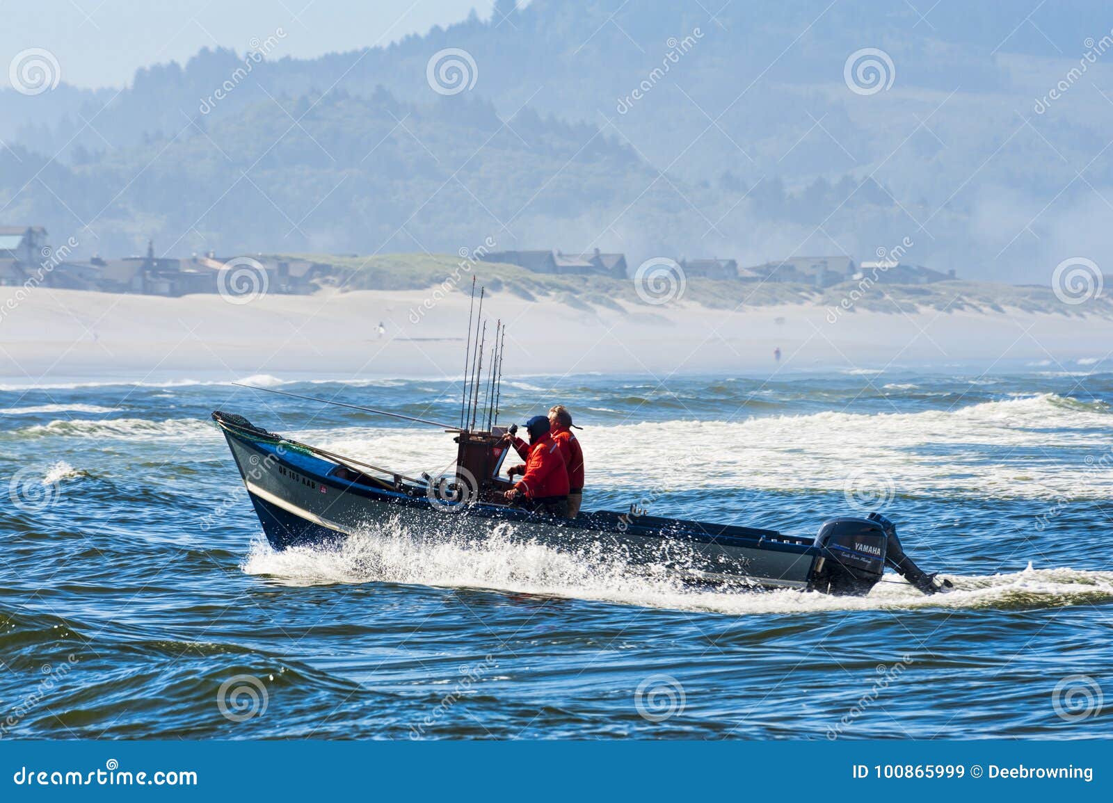 Dory Boat Coming In At Cape Kiwanda Editorial Stock Image