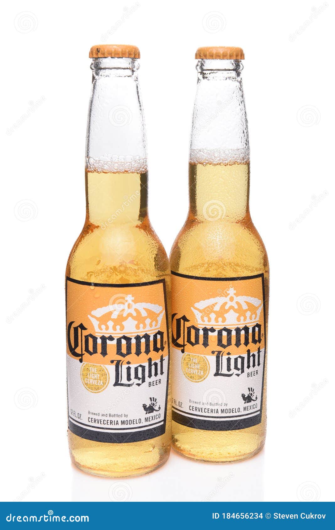 Dos Botellas De Cerveza Corona Light Imagen de archivo editorial - Imagen  de marca, importado: 184656234