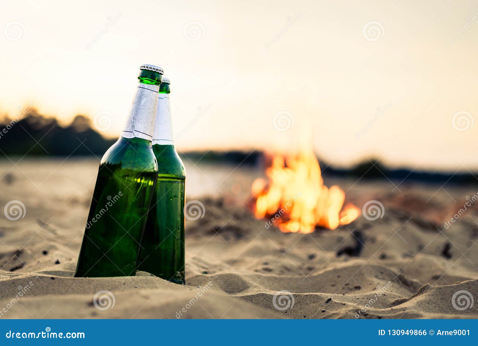 Dos Botellas Del Alcohol En La Playa Foto de archivo Imagen de fogata