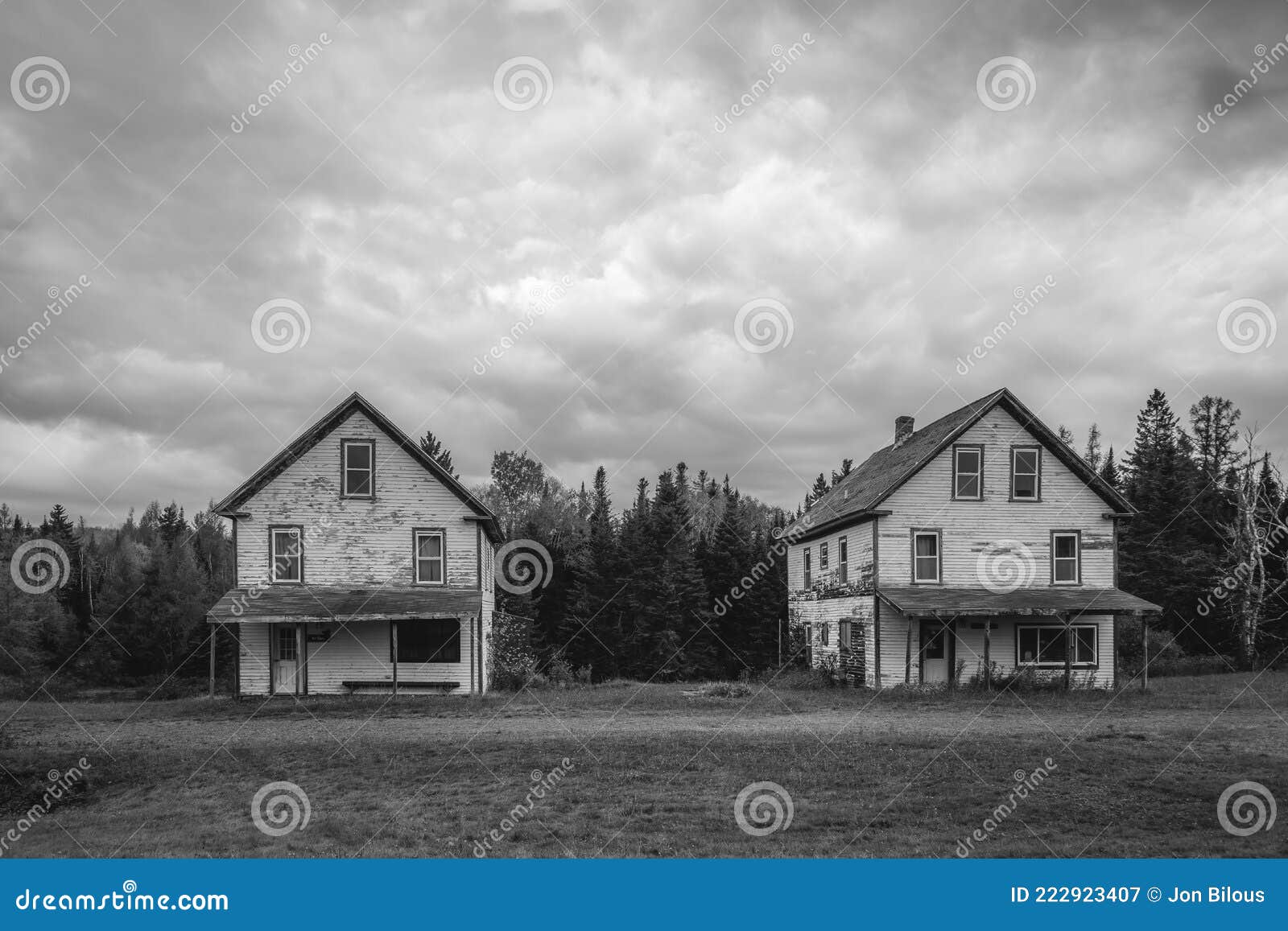Dos Casas Abandonadas En Kokadjo Maine Fotografía editorial Imagen de