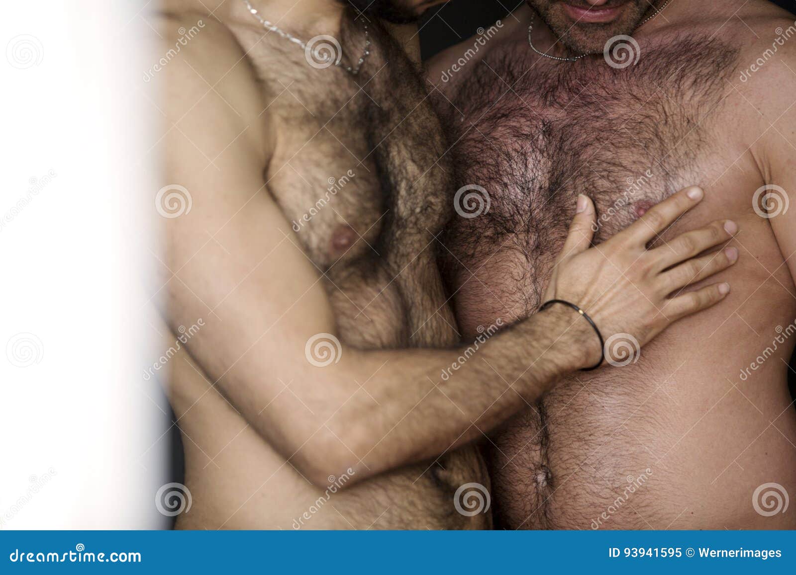Hombres desnudos
