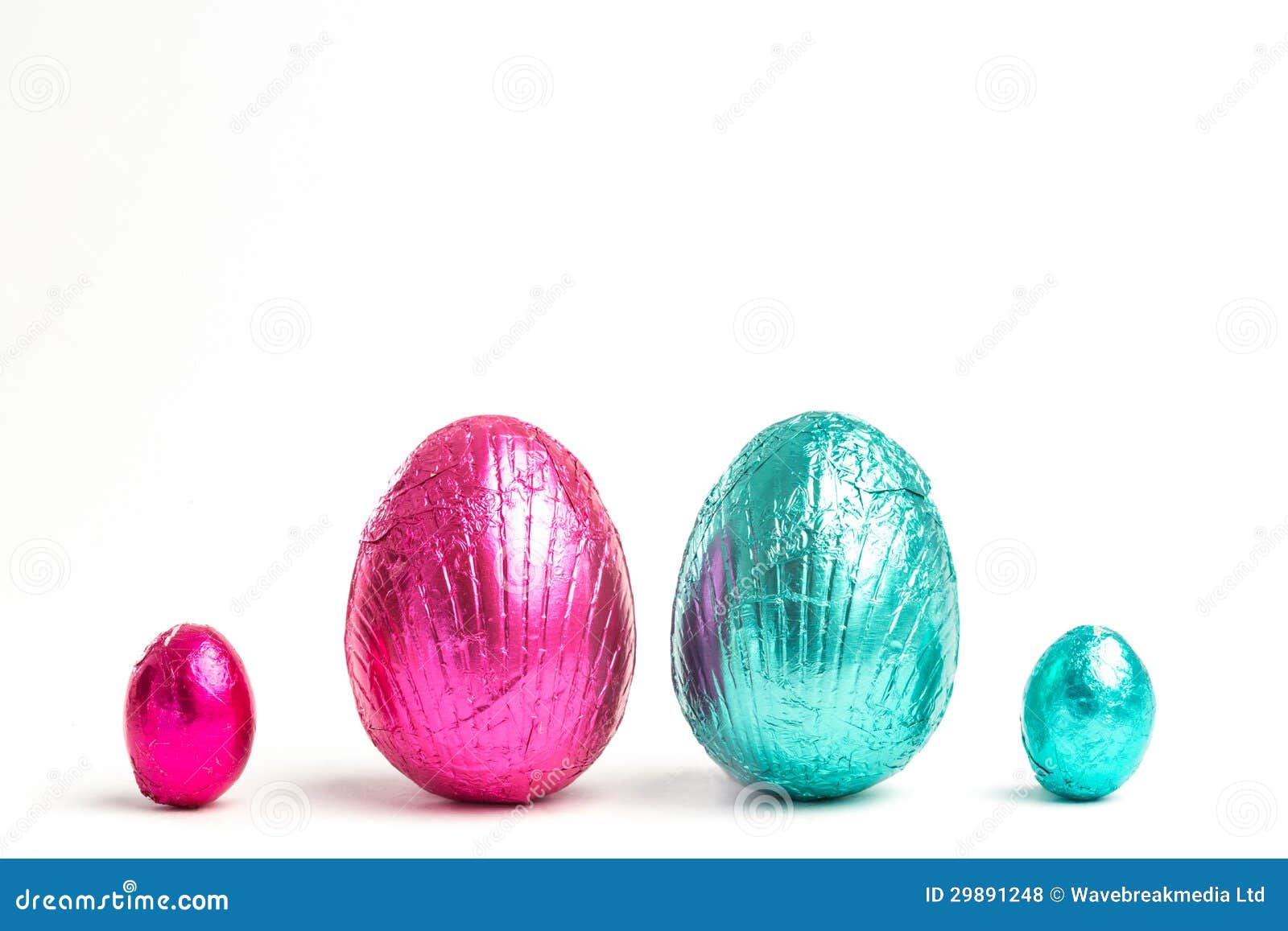 voltereta Horizontal jugador Dos Huevos De Pascua Grandes Entre Dos Pequeños Unos Foto de archivo -  Imagen de delicioso, huevo: 29891248