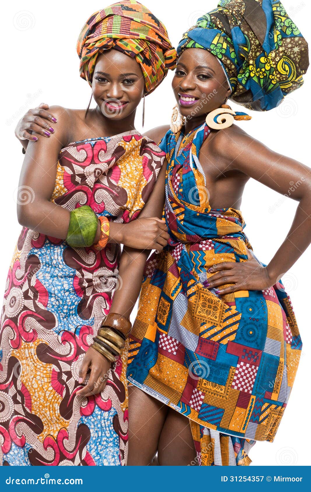 Dos Modelos De Moda Africanos En El Fondo Blanco. Imagen de archivo -  Imagen de negro, fondo: 31254357