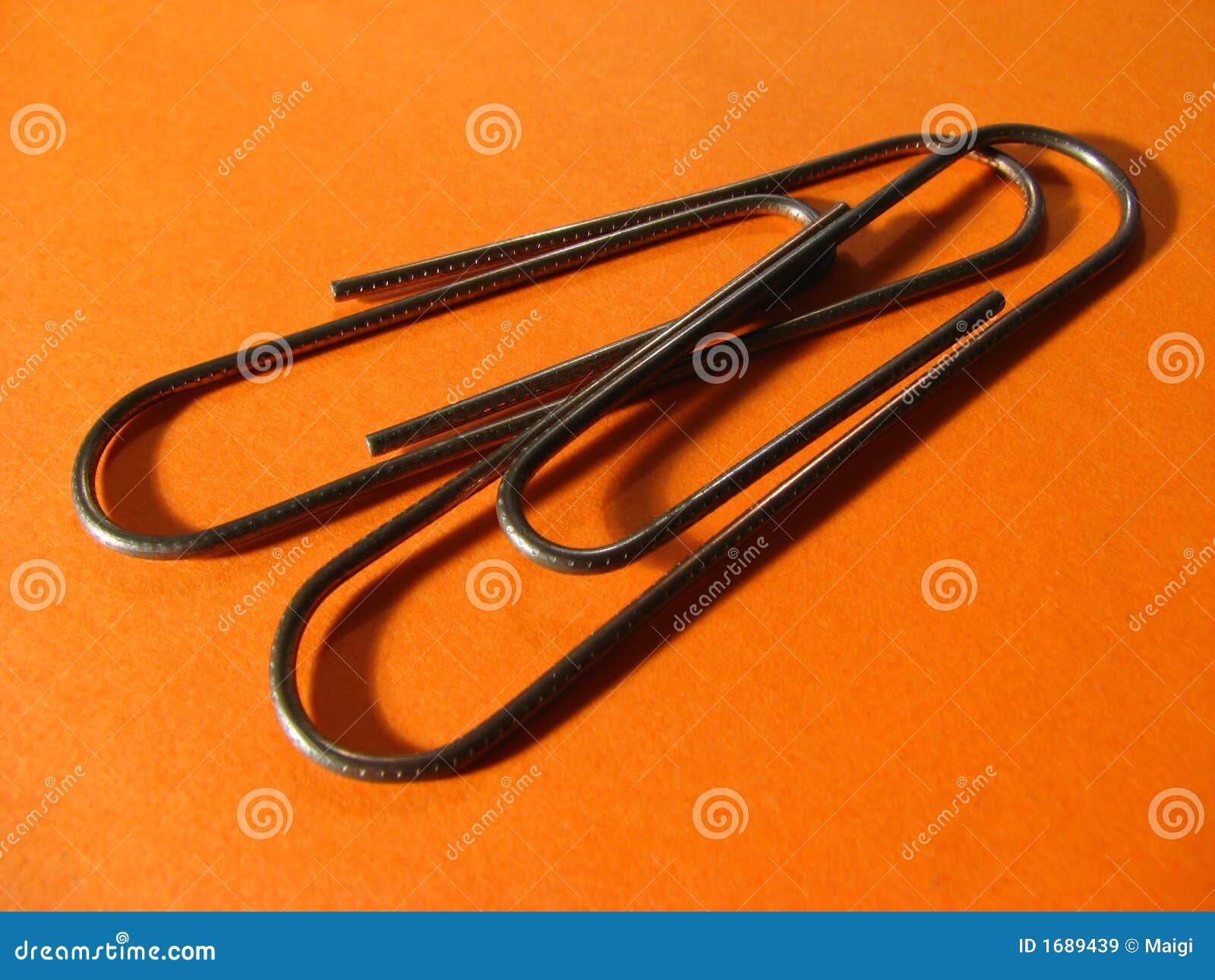 Dos paperclips imagen de archivo. Imagen de sujetadores 1689439