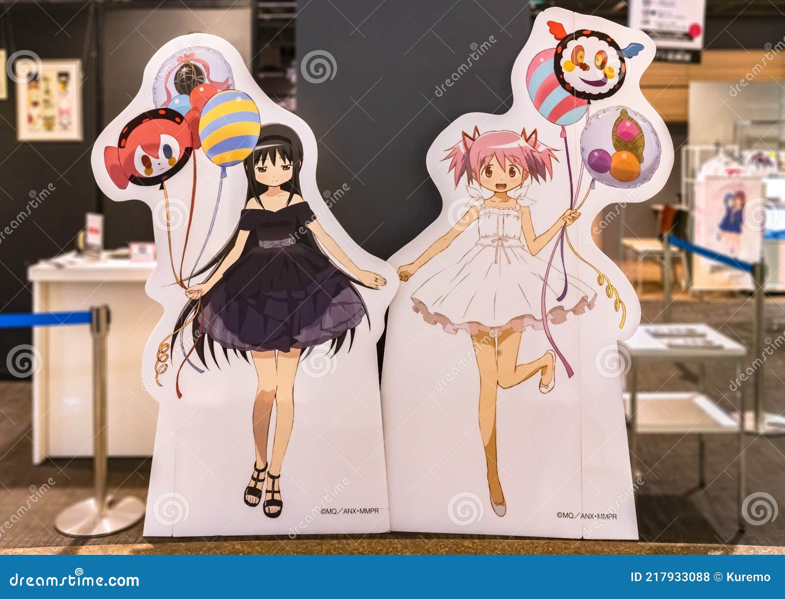 Dos Puestos De Tamaño Natural De Las Chicas Mágicas Japonesas Anime Puella  Magi Madoka Magica. Foto de archivo editorial - Imagen de recorte,  ilustrado: 217933088