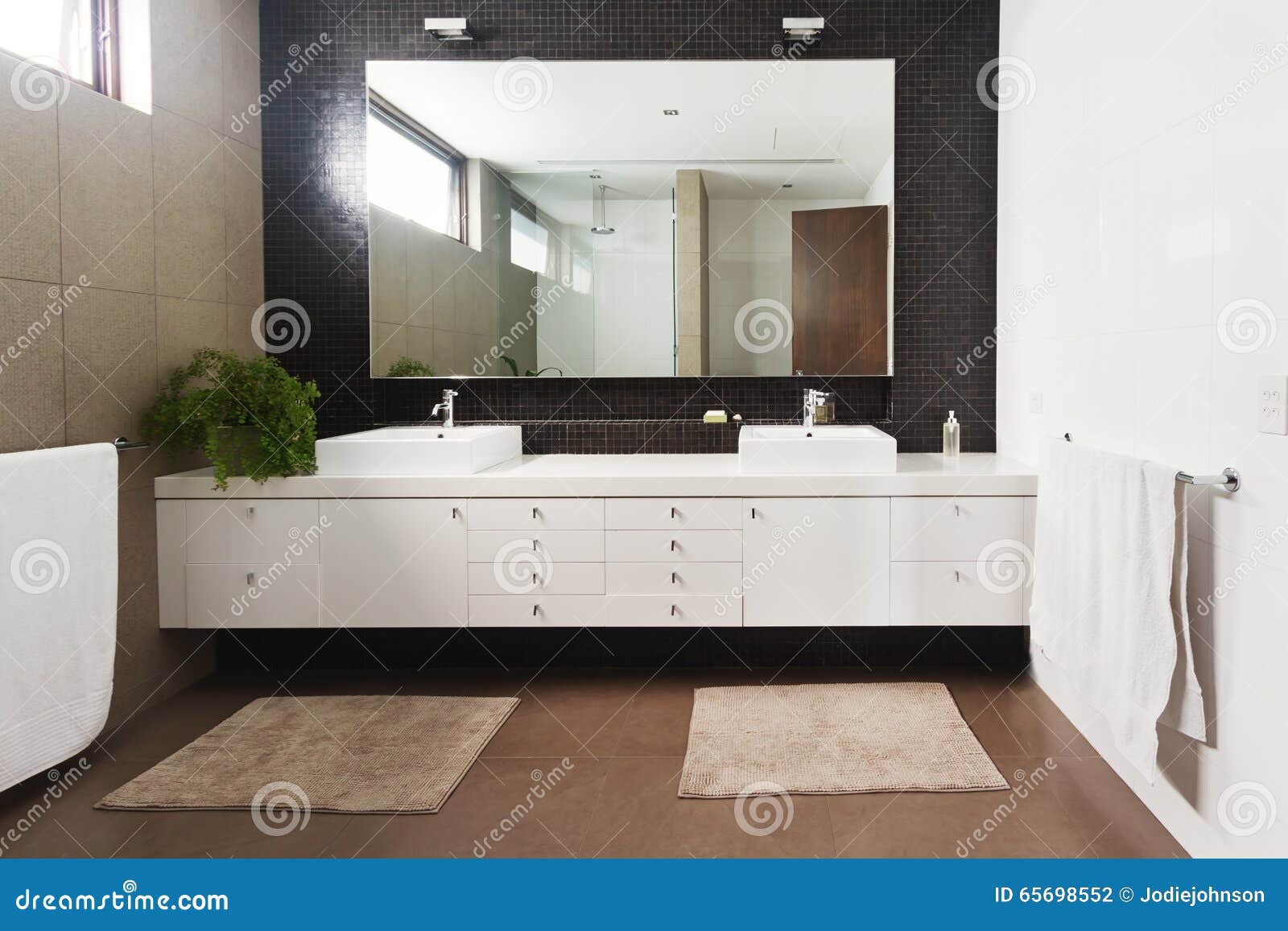 Double Basin Vanity and Mirror in Contemporary New Bathroom Stock Photo