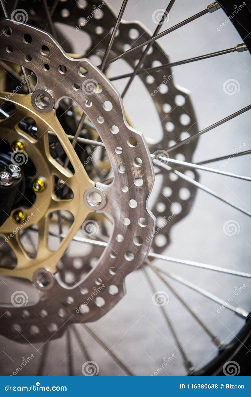 https://thumbs.dreamstime.com/z/double-frein-de-disque-moto-116380638.jpg