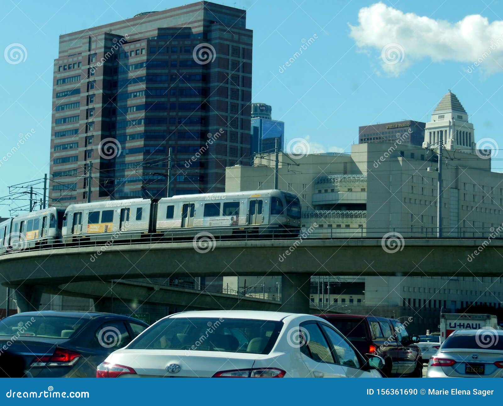 Downtown Los Angeles Mit MetroLink Crossing Redaktionelles Bild Bild