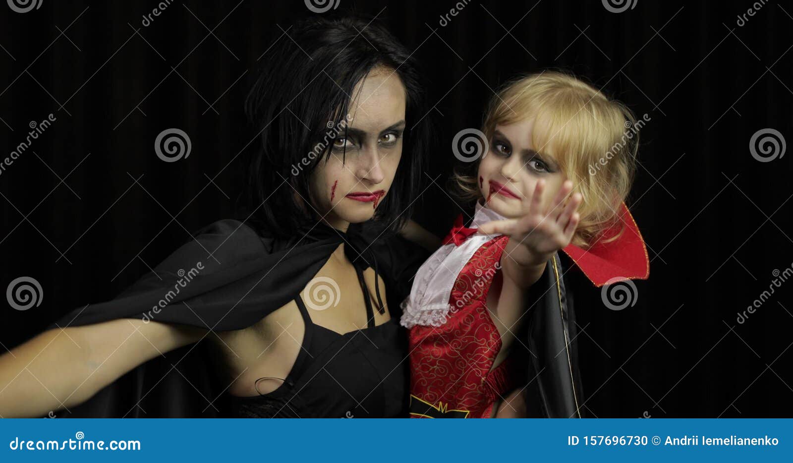 Drácula Da Mulher E Da Criança Maquiagem Do Vampiro De Halloween