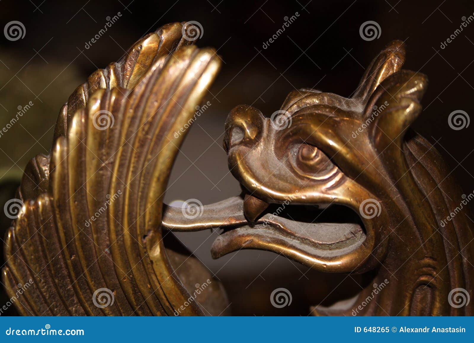 Dragon en bronze image stock. Image du croc, porcelaine 648265