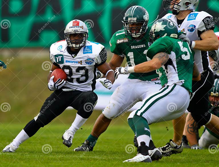Dragons vs. Raiders editorial stock image. Image of back 16219899