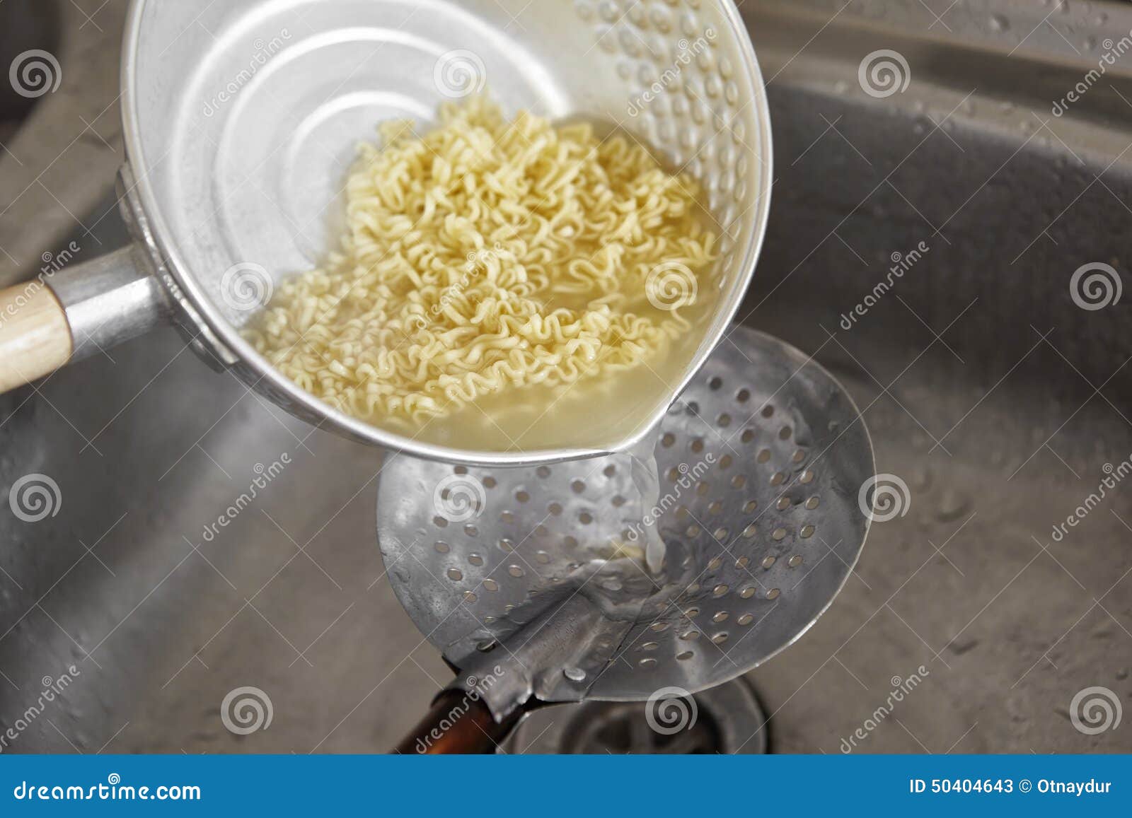 Drain the noodle stock image. Image of preparation, noodle 50404643