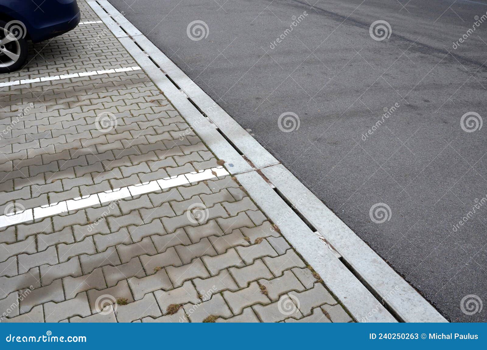 Drainage Element In Interlocking Paving Concrete Gutter With Slotted ...