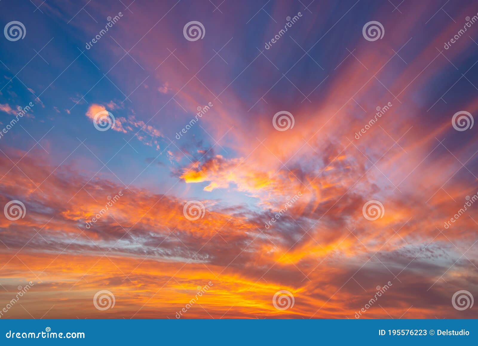 Cảm nhận được sự lung linh và đầy màu sắc của một hoàng hôn lung linh với bức ảnh dramatic orange sky with clouds sunset background stock image. Cảm xúc thăng hoa sẽ khiến bạn muốn xem bức ảnh này một lần nữa, để tận hưởng những khoảnh khắc đẹp nhất của ngày hôm nay.