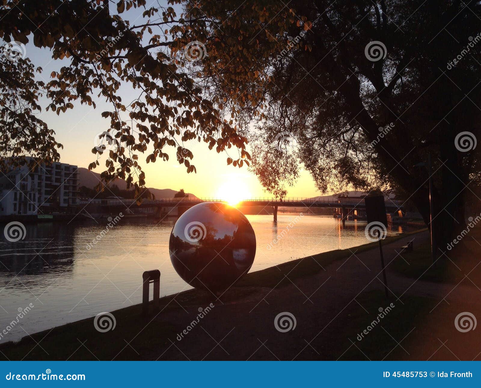 Drammen. Σύνολο πόλης πρόσφατο ήλιων